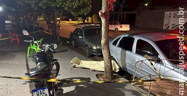 Homem morre baleado em frente de bar no Aero Rancho e atirador foge Homem morre baleado em frente de bar no Aero Rancho e atirador foge