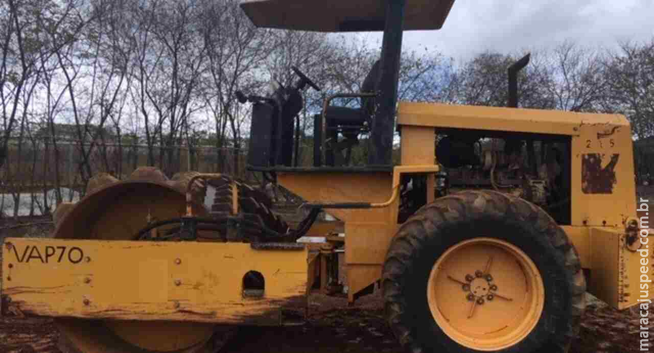 Homem rouba trator de rolo compactador em Dourados e diz que estava cansado e morava longe