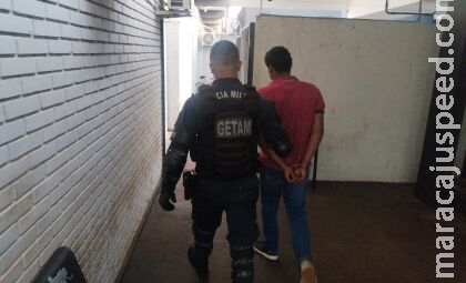 Jovem é flagrado com quase 100 quilos de maconha em sitioca Jovem é flagrado com quase 100 quilos de maconha em sitioca
