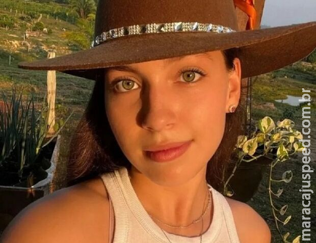 Jovem morre após cirurgia estética e mãe desaba: 