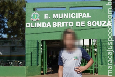Mãe adotiva relata preocupação com a segurança da criança após o pai biológico tentar se aproximar na escola 