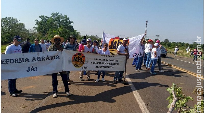 Manifestantes bloqueiam rodovias e pedem ‘reforma agrária já’ em MS 
