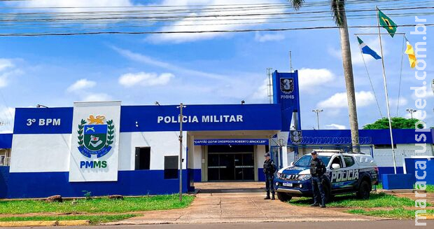 Moradores entregam adolescentes suspeitos de assassinato à polícia em Dourados Moradores entregam adolescentes suspeitos de assassinato à polícia em Dourados