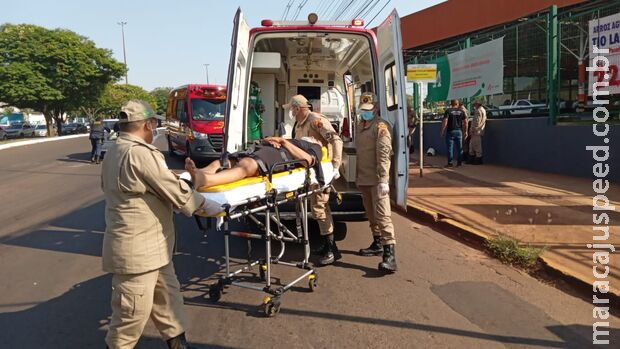 Motociclista tem dedos do pé dilacerados após ser atingido por carro em Campo Grande Motociclista tem dedos do pé dilacerados após ser atingido por carro em Campo Grande