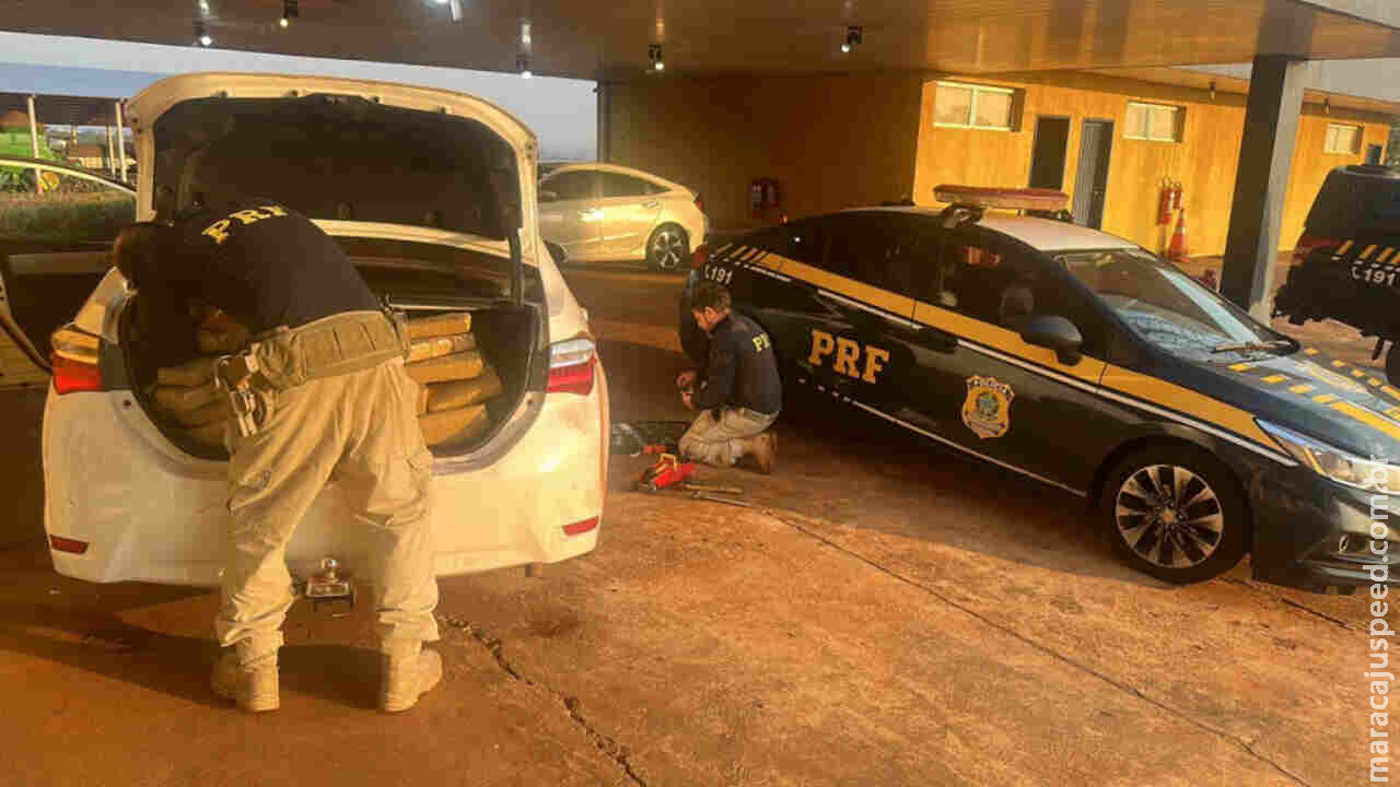 Motorista foge de abordagem da PRF e abandona Corolla com 250 quilos de maconha na BR-463 Motorista foge de abordagem da PRF e abandona Corolla com 250 quilos de maconha na BR-463