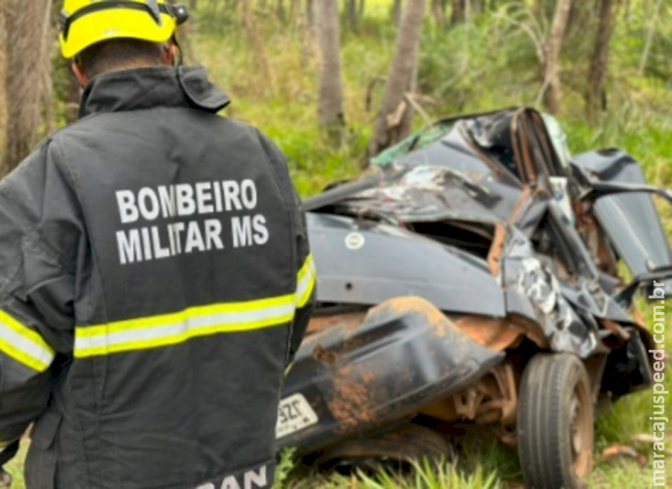 Motorista morre ao perder controle da direção de veículo que saiu da pista na BR-267 Motorista morre ao perder controle da direção de veículo que saiu da pista na BR-267