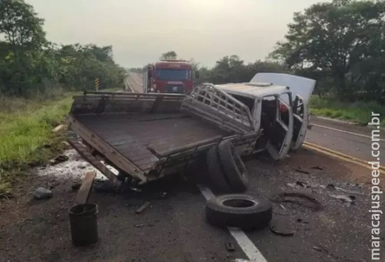 Motorista morre em capotamento de caminhão na MS-240 Motorista morre em capotamento de caminhão na MS-240