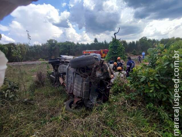 Motorista perde controle da direção e capota caminhonete na MS-320 em Três Lagoas