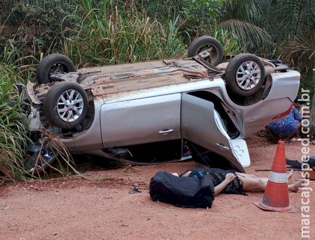 Motorista perde controle da direção e capota veículo em estrada vicinal
