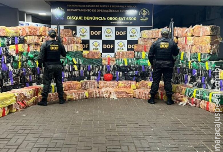 Polícia apreende mais de 4t de maconha escondidas em carga de farelo Polícia apreende mais de 4t de maconha escondidas em carga de farelo