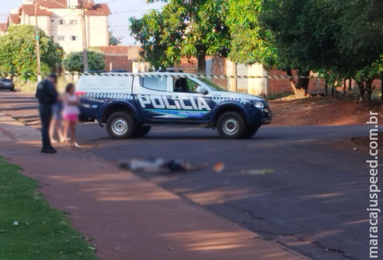Polícia investiga autoria de tiros que mataram jovem em frente a escola Polícia investiga autoria de tiros que mataram jovem em frente a escola
