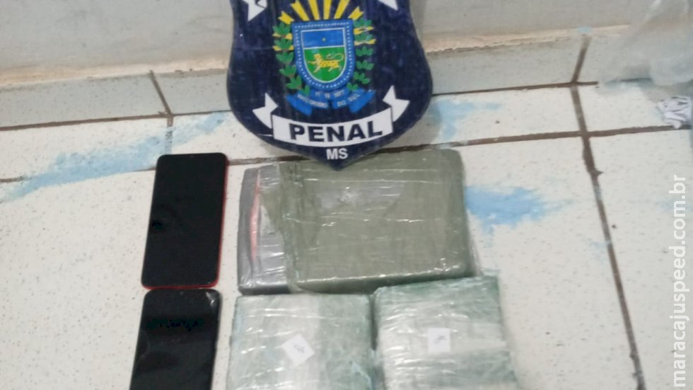 Policial penal é denunciada, após ser flagrada entregando sacolas com droga a internos em Corumbá Policial penal é denunciada, após ser flagrada entregando sacolas com droga a internos em Corumbá