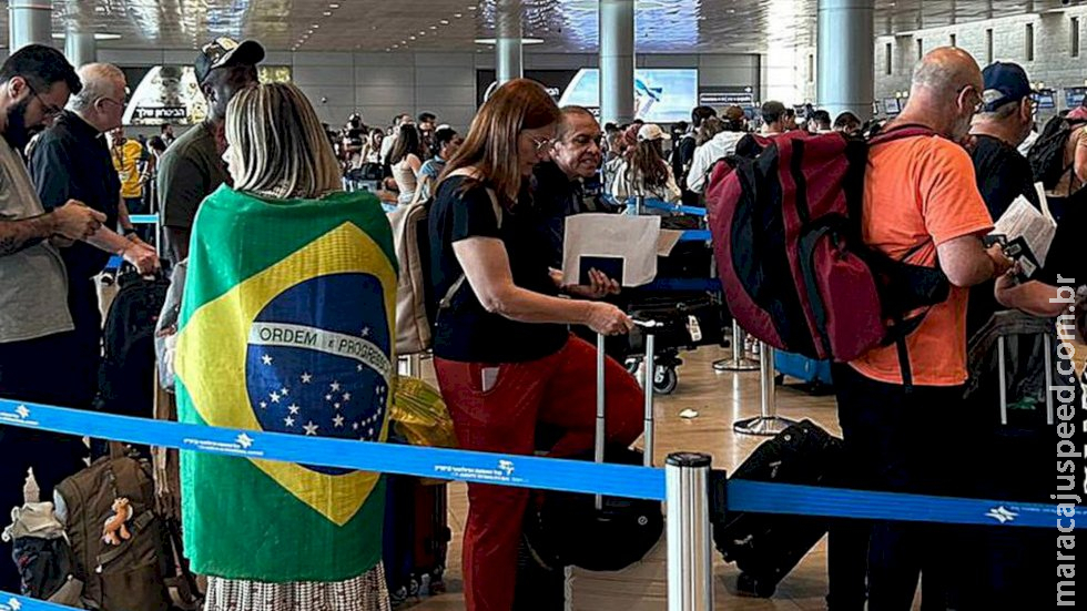 Primeiro avião da FAB com brasileiros resgatados em Israel chega a Brasília