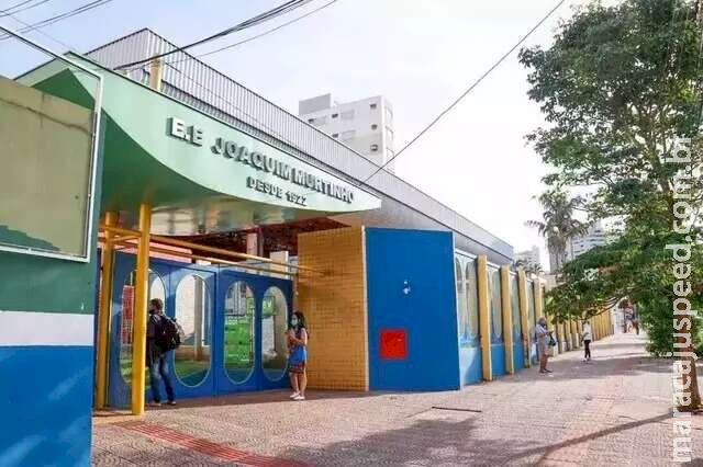 Professor condenado por assédio 5 anos atrás volta a ser denunciado por alunas Professor condenado por assédio 5 anos atrás volta a ser denunciado por alunas