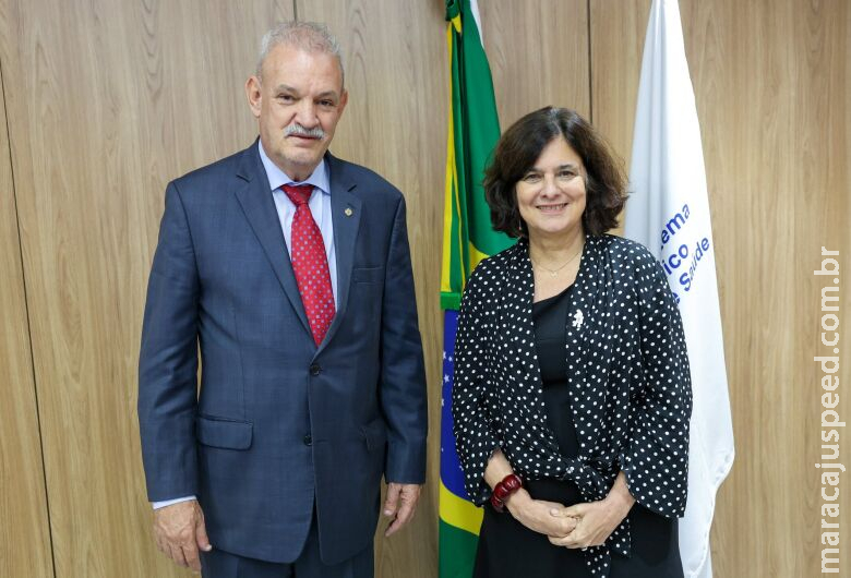 Segundo a vítima, dois homens em uma GM/Montana, de cor prata, chegaram em sua residência, o chamaram e bateram no portão.