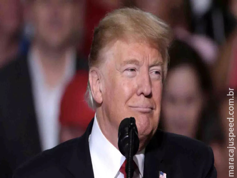 Trump alega ser perseguido e tenta lucrar com acusação de fraude nos Estados Unidos Trump alega ser perseguido e tenta lucrar com acusação de fraude nos Estados Unidos