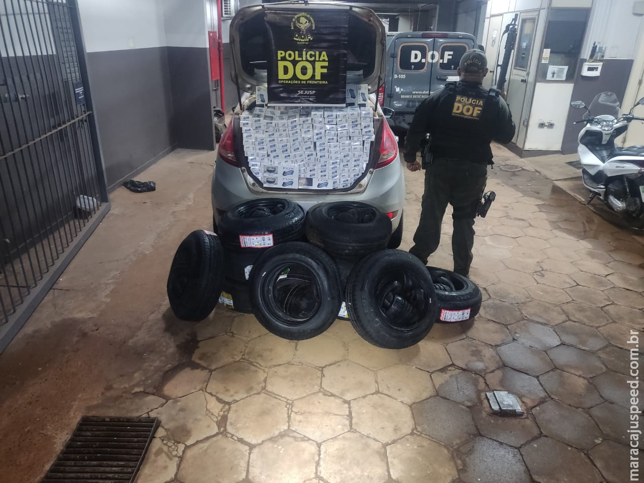 Veículo carregado com cigarros e pneus do Paraguai é apreendido pelo DOF em Sidrolândia Veículo carregado com cigarros e pneus do Paraguai é apreendido pelo DOF em Sidrolândia