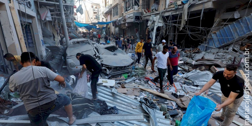 Vinte caminhões com ajuda humanitária entrarão em Gaza pelo Egito Vinte caminhões com ajuda humanitária entrarão em Gaza pelo Egito