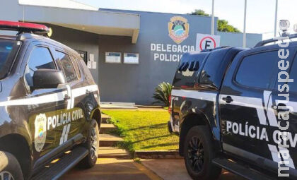 Mulher vai à polícia e diz que teve água da própria casa envenenada Mulher vai à polícia e diz que teve água da própria casa envenenada