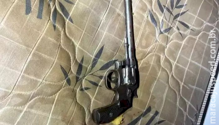 Assaltantes espancam vítima para levar carro e um acaba morto pela polícia em Campo Grande