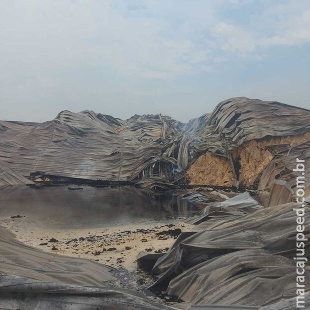 Bombeiros controlam incêndio na maior usina de MS Bombeiros controlam incêndio na maior usina de MS