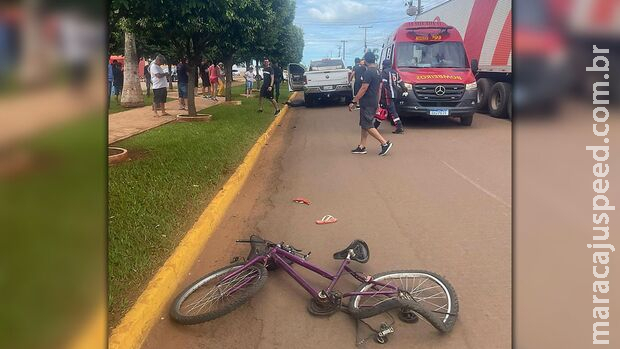 Carro atinge bicicleta e criança fica ferida em Corumbá Carro atinge bicicleta e criança fica ferida em Corumbá
