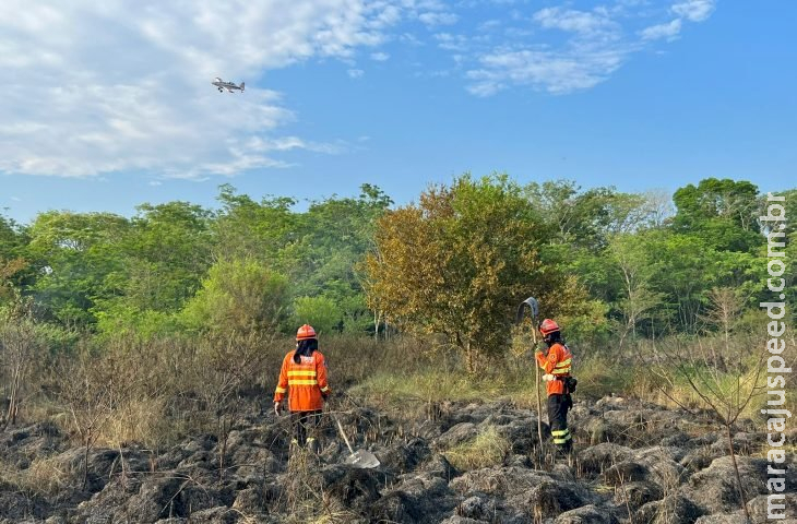 Com aeronaves e equipes extras, Governo de MS intensifica ações e combate aos incêndios no Pantanal Com aeronaves e equipes extras, Governo de MS intensifica ações e combate aos incêndios no Pantanal