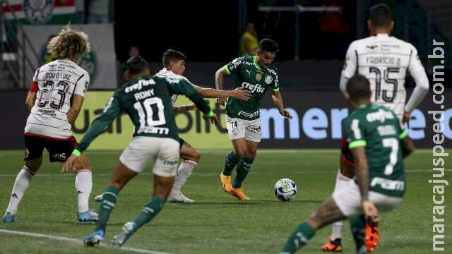 Com liderança em jogo, Brasileirão tem Flamengo x Palmeiras nesta noite