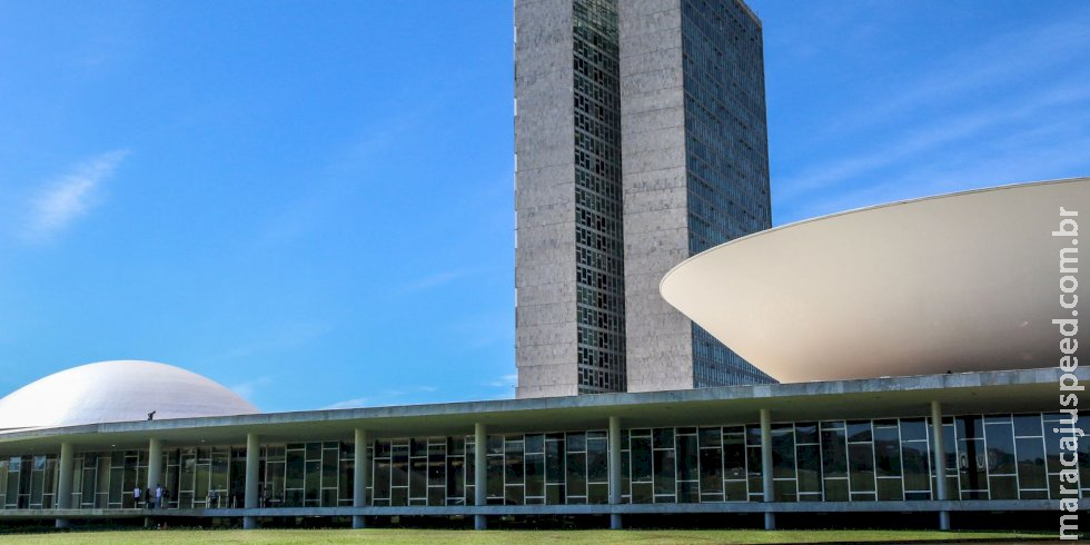 Congresso aprova R$ 15 bi para compensar perda de estados e municípios Congresso aprova R$ 15 bi para compensar perda de estados e municípios