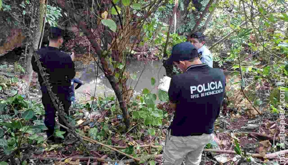 Corpo encontrado algemado na fronteira com MS é de preso que tinha fugido de delegacia Corpo encontrado algemado na fronteira com MS é de preso que tinha fugido de delegacia