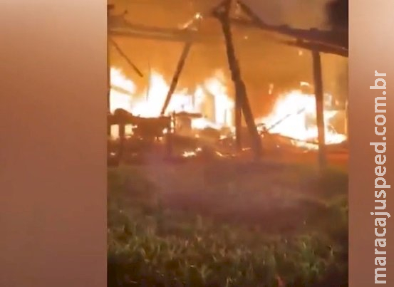 Durante temporal, raio cai e destrói casa de violeiro em área rural de Três Lagoas Durante temporal, raio cai e destrói casa de violeiro em área rural de Três Lagoas