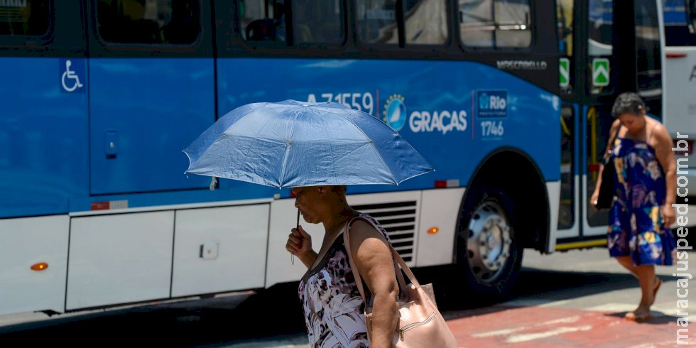 Forte calor eleva risco de desidratação para idosos