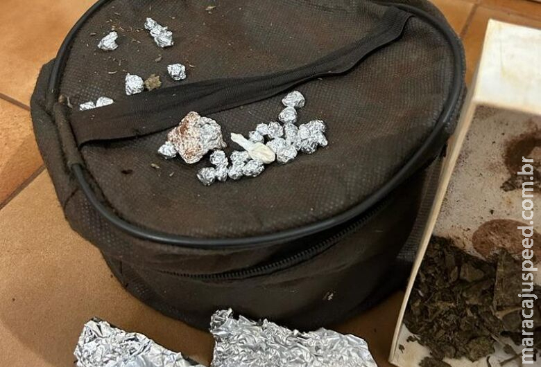 Homem é preso após ser flagrado comercializando drogas em aldeia Homem é preso após ser flagrado comercializando drogas em aldeia