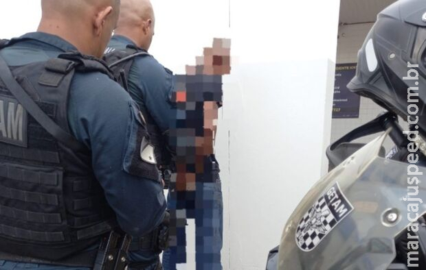Homem é preso usando arma de brinquedo para ameaçar funcionários de posto de saúde em Três Lagoas Homem é preso usando arma de brinquedo para ameaçar funcionários de posto de saúde em Três Lagoas
