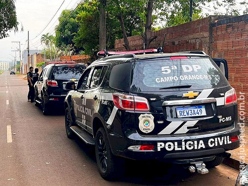 Homem foge de hospital para esfaquear mãe e filha e diz que vai ‘terminar o serviço’ Homem foge de hospital para esfaquear mãe e filha e diz que vai ‘terminar o serviço’