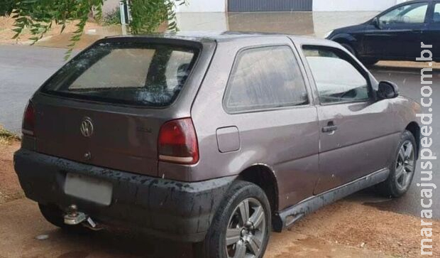 Homem tenta fugir da polícia e é preso após bater em mulher grávida Homem tenta fugir da polícia e é preso após bater em mulher grávida