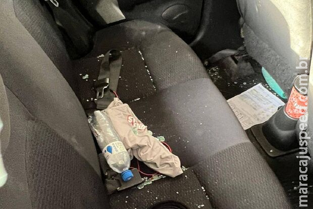 Homem vê ex-mulher com o atual em quarto e apedreja carro em Corumbá Homem vê ex-mulher com o atual em quarto e apedreja carro em Corumbá
