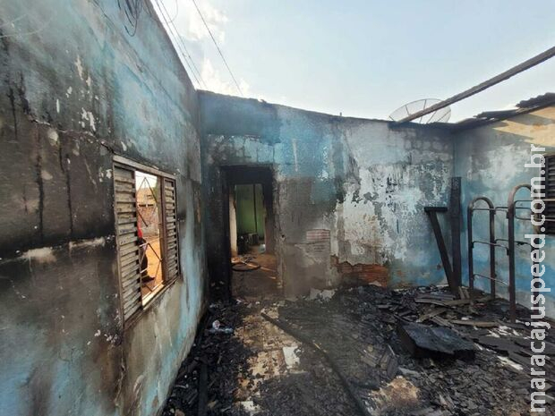 Incêndio destrói móveis e casa em bairro de Aquidauana Incêndio destrói móveis e casa em bairro de Aquidauana