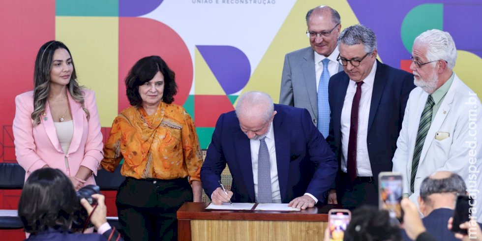 Lula sanciona lei que regulamenta a profissão de sanitarista