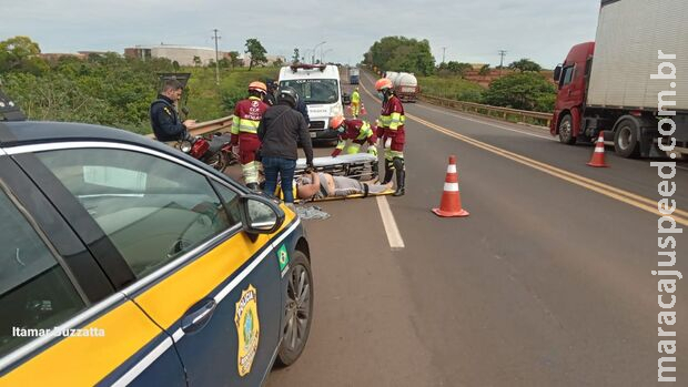 Motociclista é arrastada 50 metros e sobrevive em acidente com caminhão no macroanel Motociclista é arrastada 50 metros e sobrevive em acidente com caminhão no macroanel