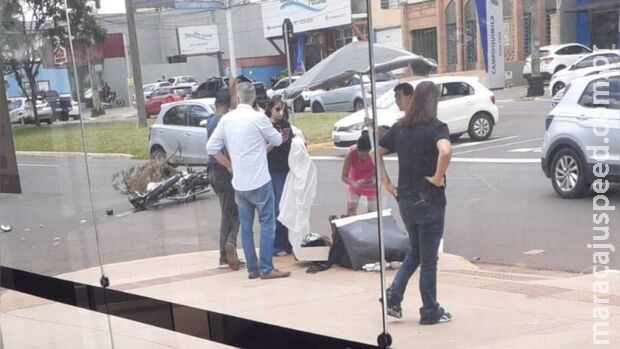 Motociclista fratura pernas e coluna após ser atingido por carro na Av. Mato Grosso