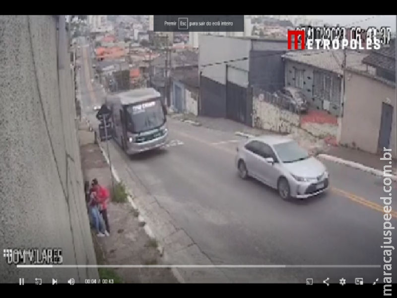 Motorista de ônibus salva mulher de tentativa de estupro em São Paulo