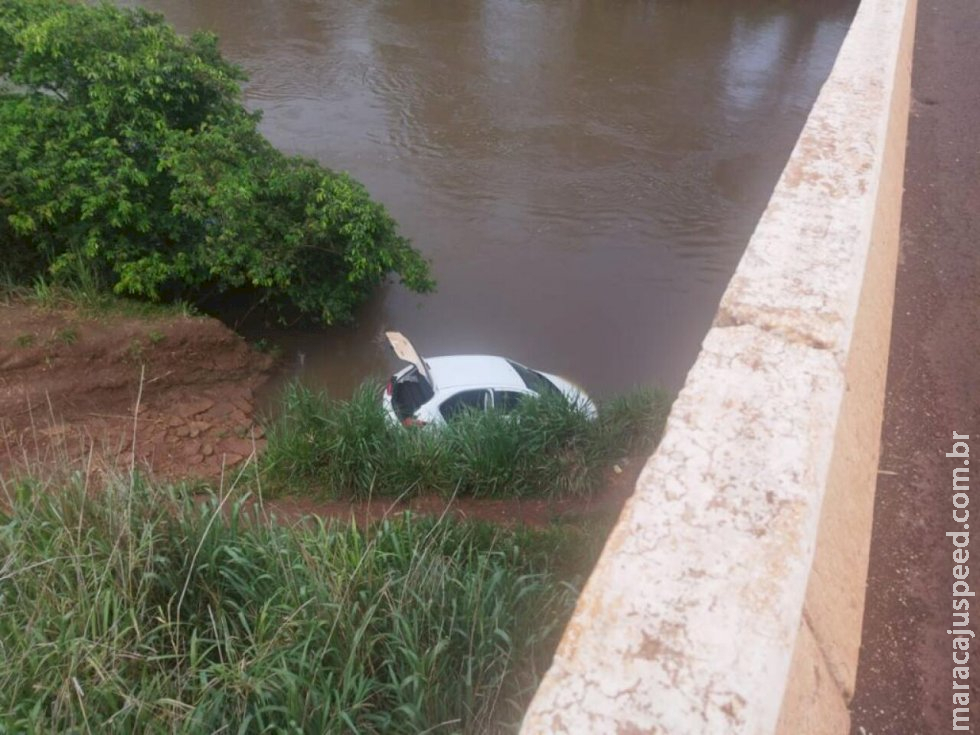 Motorista desaparecido é encontrado com veículo caído próximo a ponte sobre o Rio Dourados Motorista desaparecido é encontrado com veículo caído próximo a ponte sobre o Rio Dourados