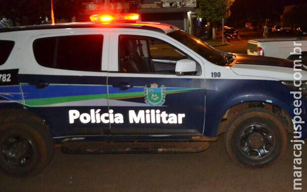 Pai e filho envolvidos em execução a tiros são soltos com tornozeleira