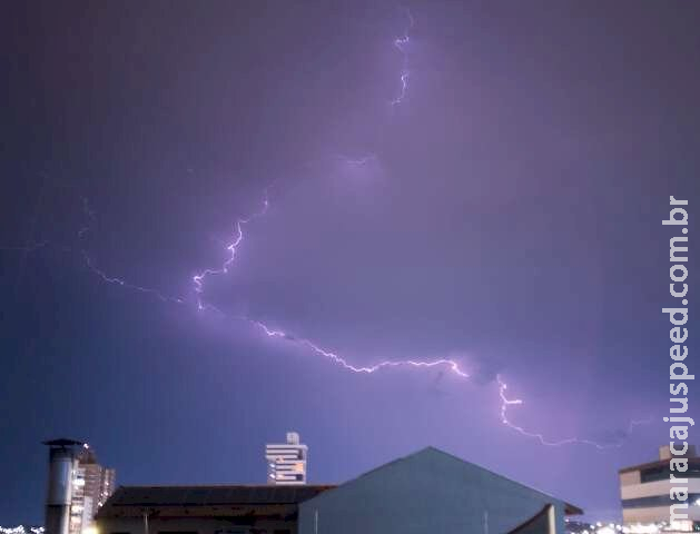 Quase 100 mil raios atingiram Mato Grosso do Sul em 24 horas