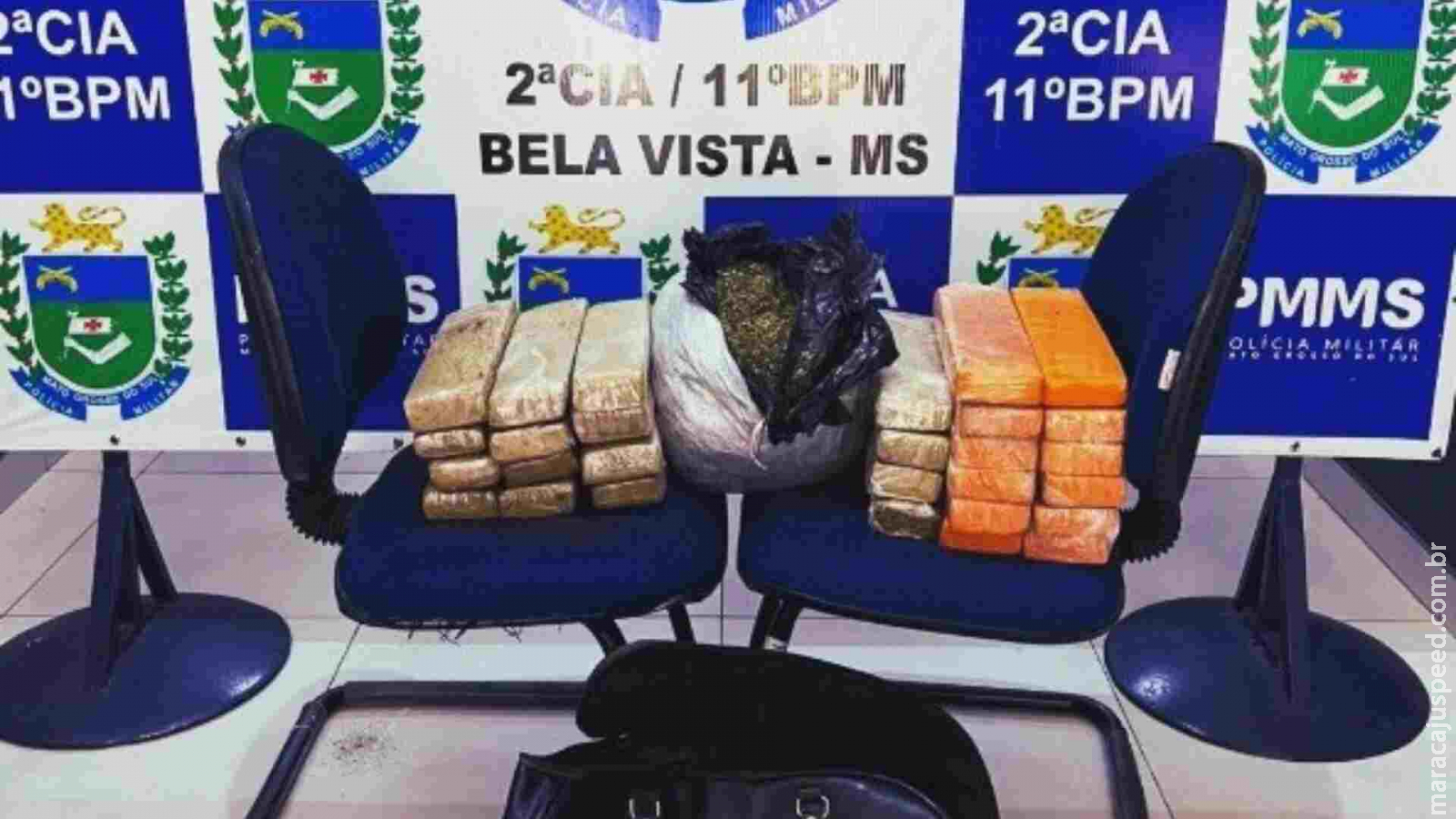 Rapaz é preso com 24 quilos de maconha dentro de ônibus em Bela Vista Rapaz é preso com 24 quilos de maconha dentro de ônibus em Bela Vista