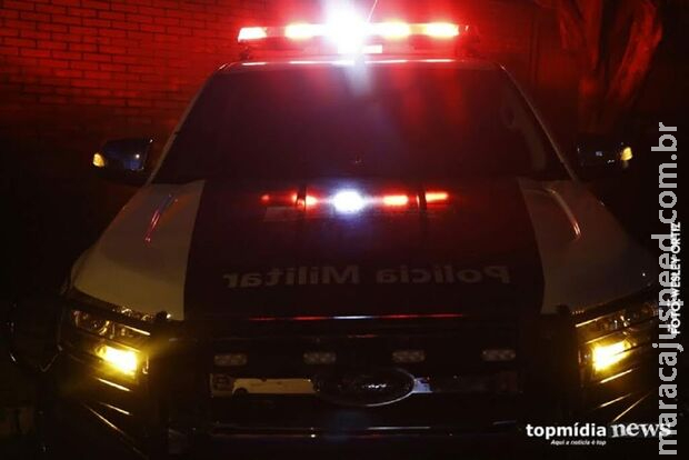 Valentão estraga camburão a chutes e fica preso na viatura em Campo Grande Valentão estraga camburão a chutes e fica preso na viatura em Campo Grande