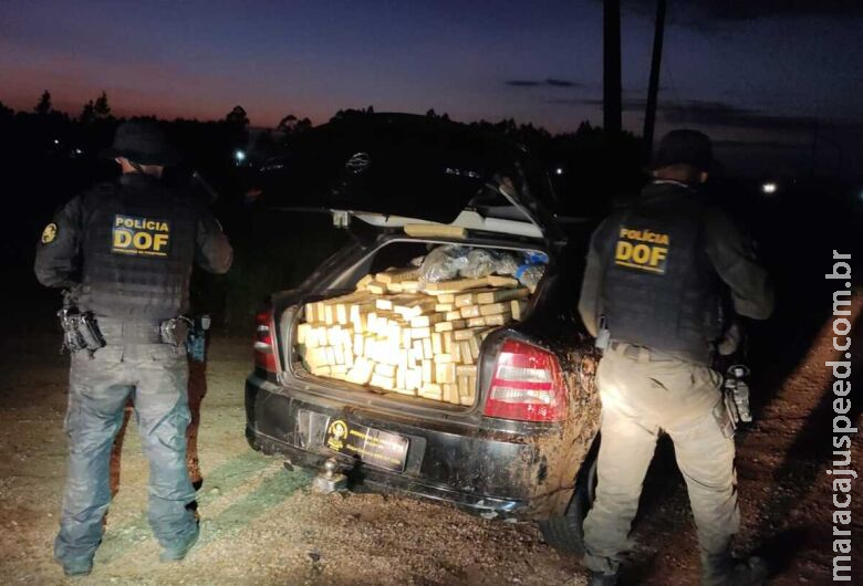 Após perseguição, motorista abandona veículo com maconha e skunk Após perseguição, motorista abandona veículo com maconha e skunk