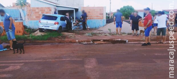 Bêbada e sem habilitação, mulher bate em muro de residência em Rio Brilhante Bêbada e sem habilitação, mulher bate em muro de residência em Rio Brilhante