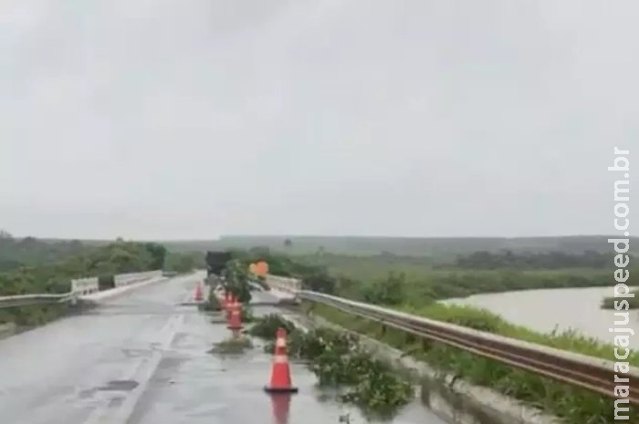 Chuva forte danifica estrutura e ponte é interditada na rodovia MS-295